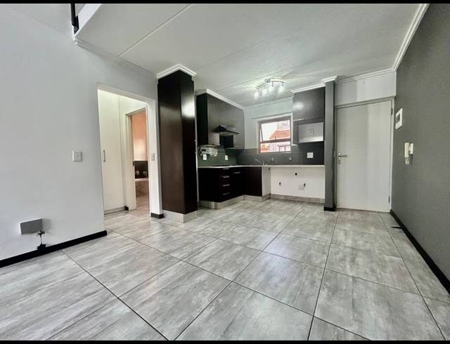 1 BEDROOM APARTMENT FOR SALE IN BRYANSTON